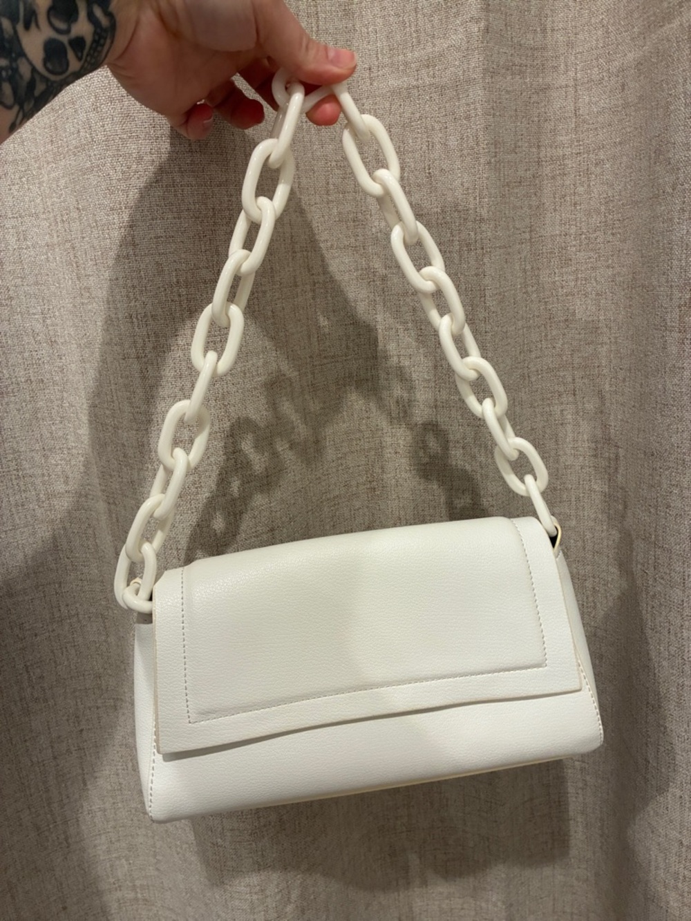 Minimal White Shoulder Bag with Chunky Chain Handle
